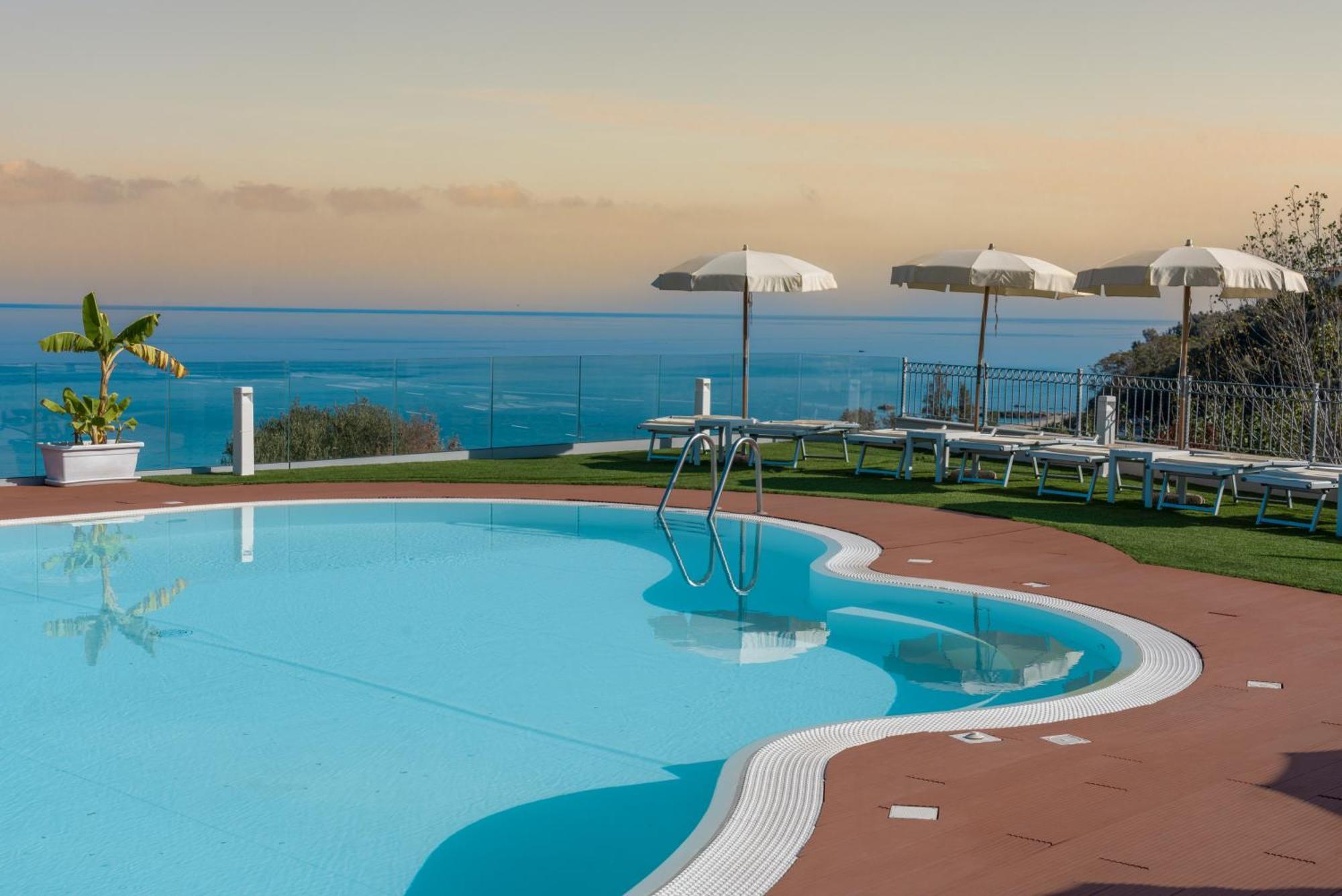 Residence New Paradise Тропеа Екстер'єр фото