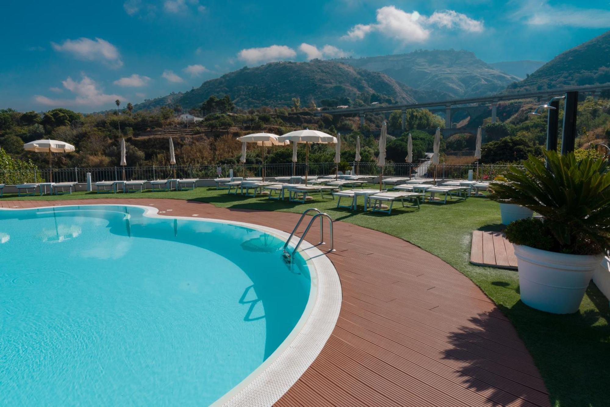 Residence New Paradise Тропеа Екстер'єр фото