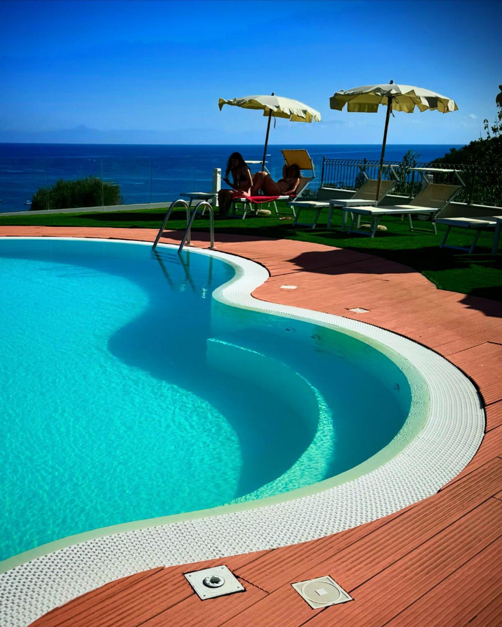 Residence New Paradise Тропеа Екстер'єр фото